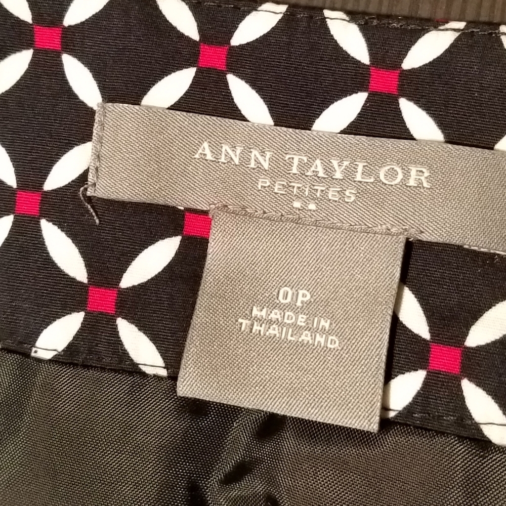 Ann Taylor Petites pleated skirt (B1) - Picture 3 of 5